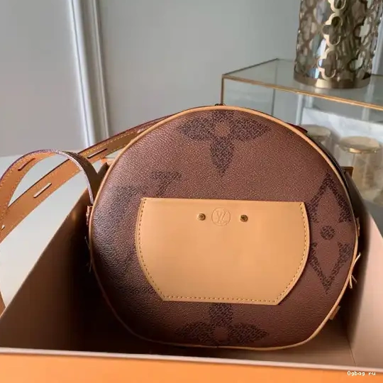 CHAPEAU Louis BOITE PETITE Vuitton 0518